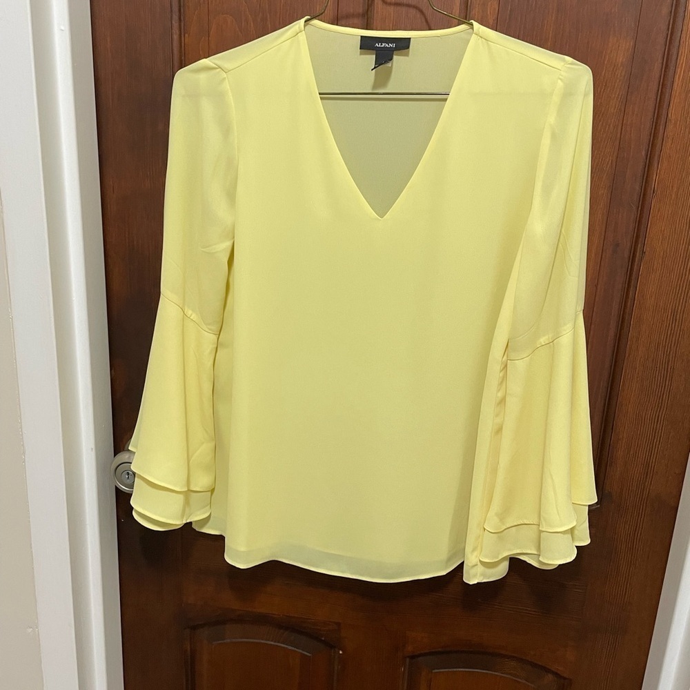 Alfani women’s size 4 yellow with tiered bell sleeves, V- neck Blouse